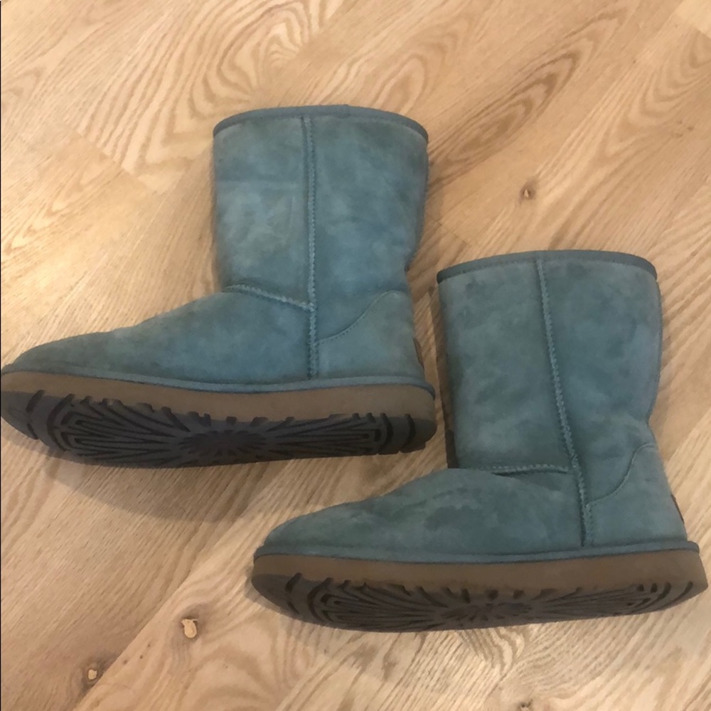 Ugg boots short greenish size 9